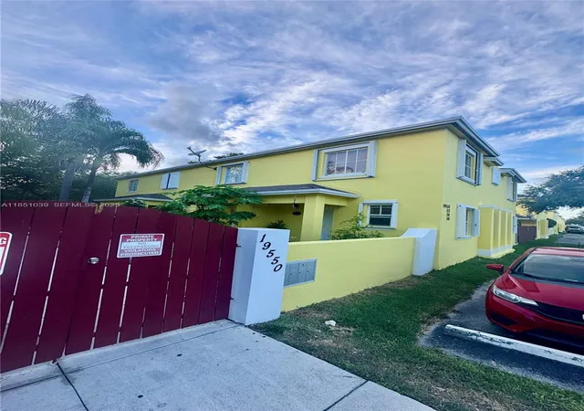 Homes for sale in Cutler Bay, FL | 19550 Sw 103Rd Ct #5, Cutler Bay, FL 33157 | MLS# A11851039