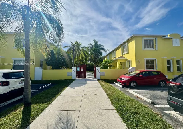 Homes for sale in Cutler Bay, FL | 19550 Sw 103Rd Ct #5, Cutler Bay, FL 33157 | MLS# A11851039