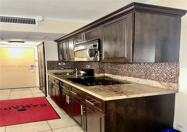 5th image of 19201 Collins Ave #435, Sunny Isles Beach, FL 33160 | MLS# A11744831