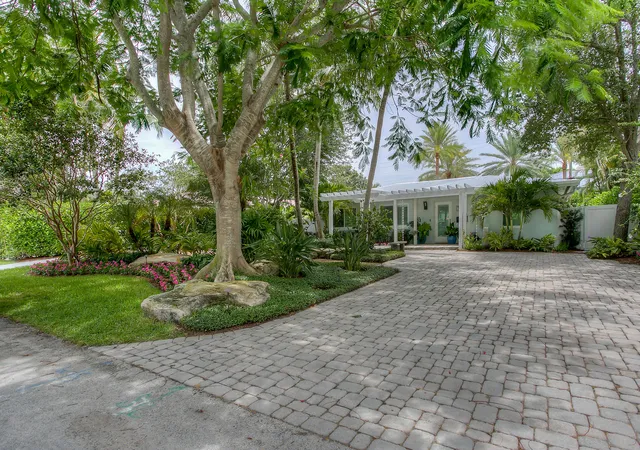 Photo 1 of Single family home for sale at 322 Nw 16Th St, Delray Beach, FL 33444 | MLS# R11105967 | Listing updated on 2026-10-11