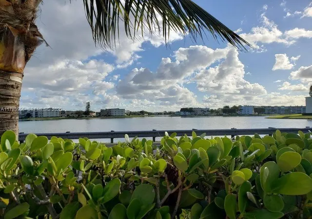 Homes for sale in Boca Raton, FL | 22 Suffolk A 22, Boca Raton, FL 33434 | Houzeo