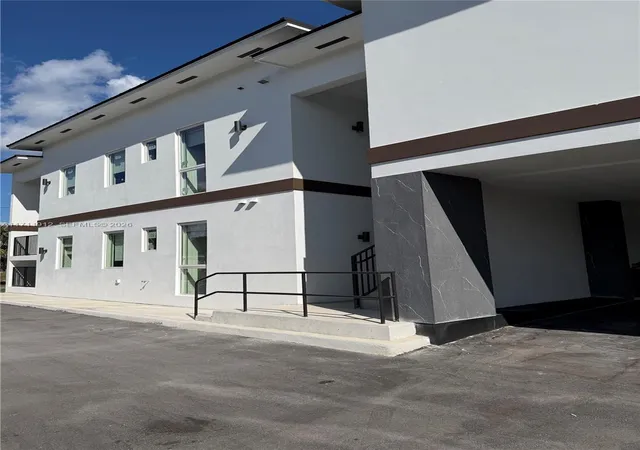 5th image of 210 Se 10Th St, Hallandale Beach, FL 33009 | MLS# A11711912