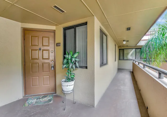 Homes for sale in MIAMI LAKES, FL | 15499 Miami Lakeway N, MIAMI LAKES, FL 33014