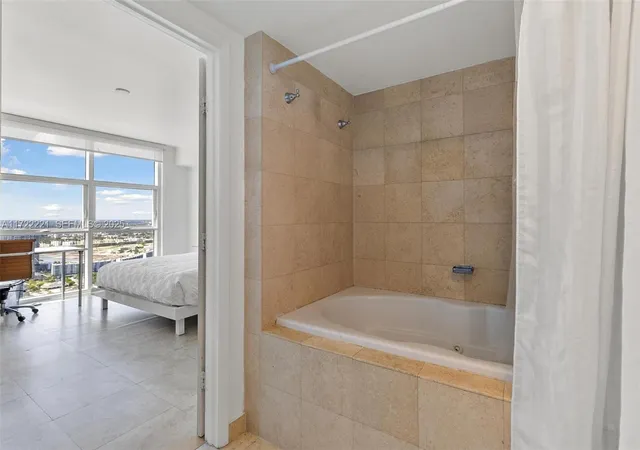 11th image of 1830 S Ocean Dr #4507, Hallandale Beach, FL 33009 | MLS# A11722221