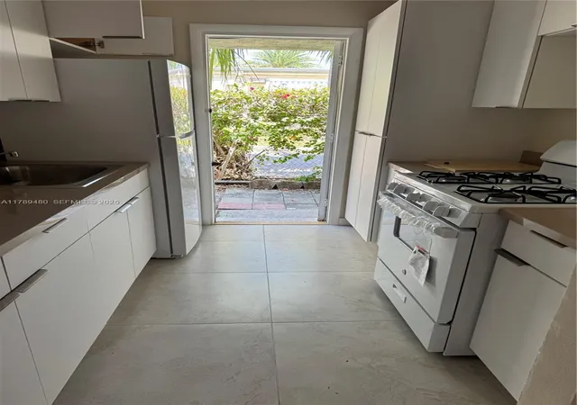 3rd image of 17051 Ne 23Rd Ave, North Miami Beach, FL 33160