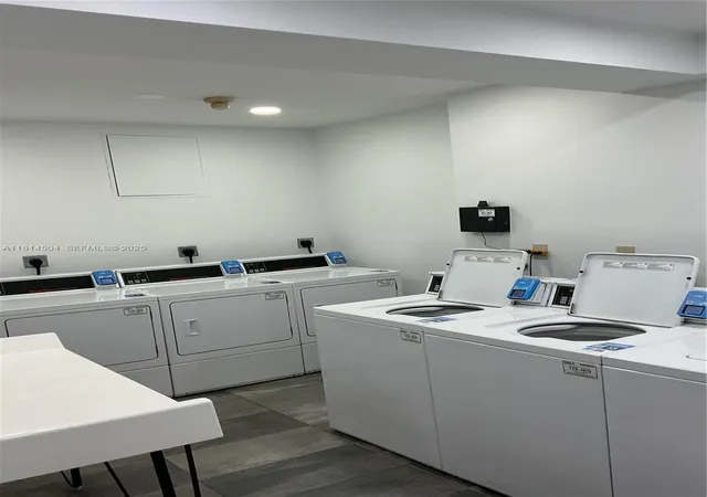 2nd image of 2426 Se 17Th Cswy, Fort Lauderdale, FL 33316