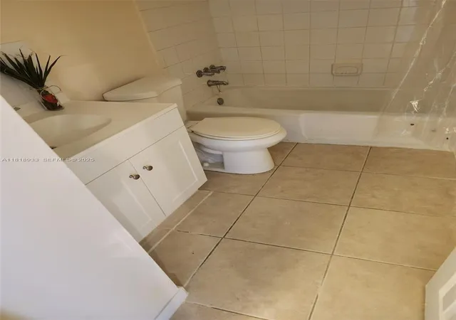 Homes for sale in Pompano Beach, FL | 241 Se 9Th Ave #110, Pompano Beach, FL 33060 | MLS# A11818933
