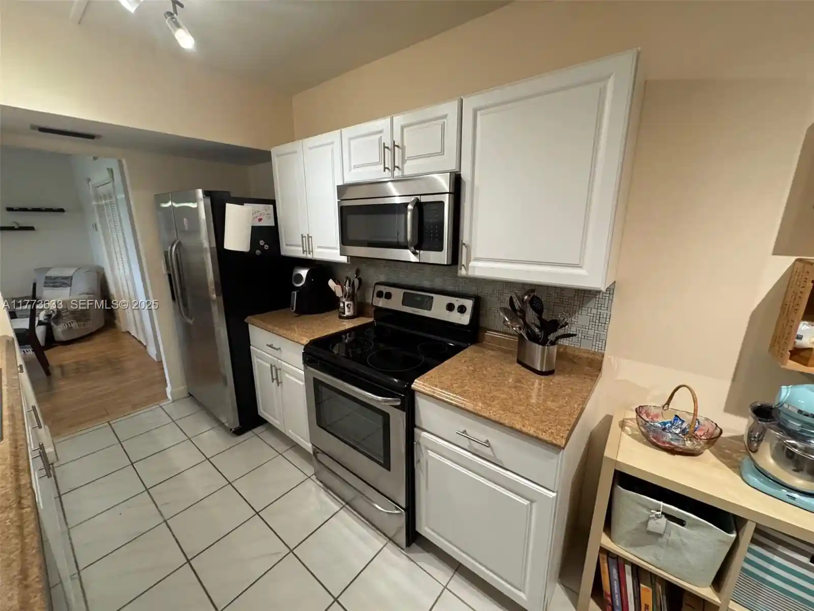 Listing Photo 1 - Condo for sale in 4330 Hillcrest Dr located at 4330 Hillcrest Dr, Hollywood, FL 33021 - Unit #304