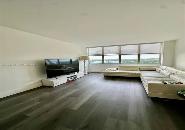 2nd image of 7441 Wayne Ave #6B, Miami Beach, FL 33141 | MLS# A11734739