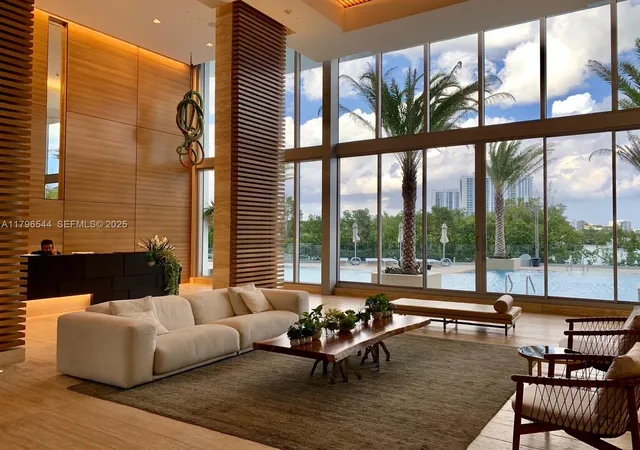 2nd image of 16385 Biscayne Blvd #1806 +1 parking, North Miami Beach, FL 33160 | MLS# A11796544