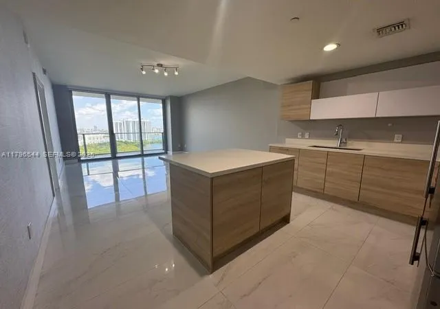 5th image of 16385 Biscayne Blvd #1806 +1 parking, North Miami Beach, FL 33160 | MLS# A11796544
