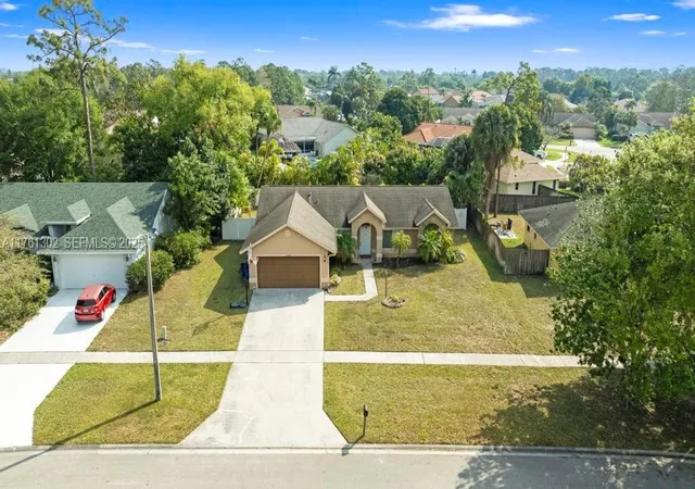 5th image of 155 Kings Wy, Royal Palm Beach, FL 33411 | MLS# A11761302