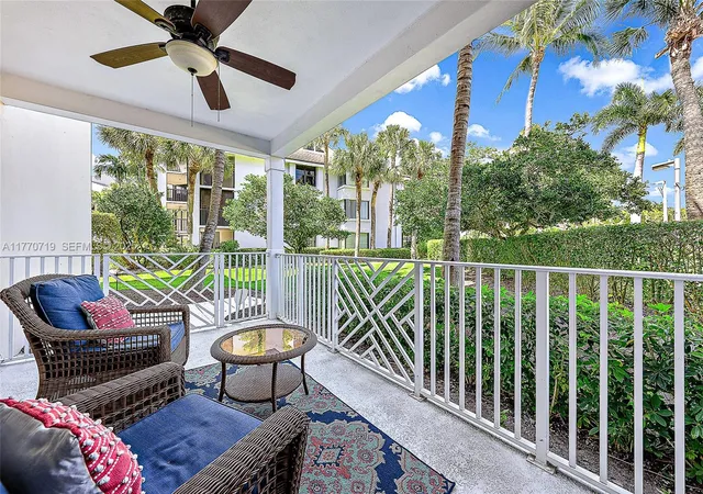 Homes for sale in Juno Beach, FL | 1015 S Bay Colony Dr, Juno Beach, FL 33408