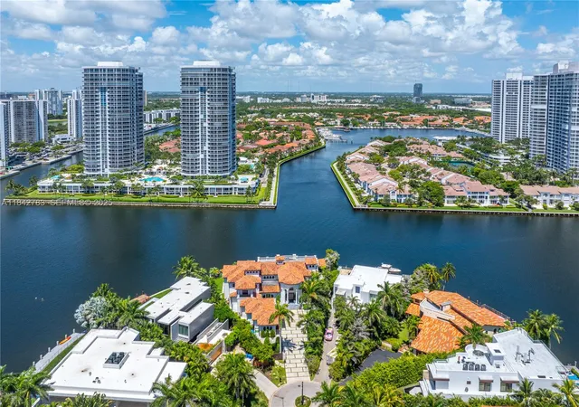 3rd image of 498 N Parkway Parkway, Golden Beach, FL 33160 | MLS# A11842783