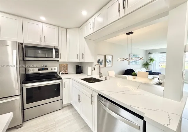 4th image of 3405 Nw 48Th Ave #407, Lauderdale Lakes, FL 33319 | MLS# A11727923