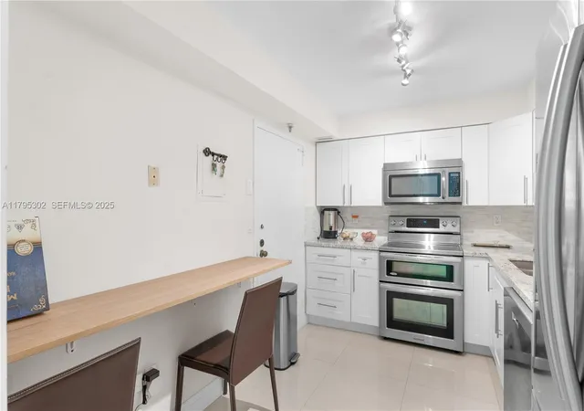 3rd image of 9511 Collins Ave #301, Surfside, FL 33154 | MLS# A11795302