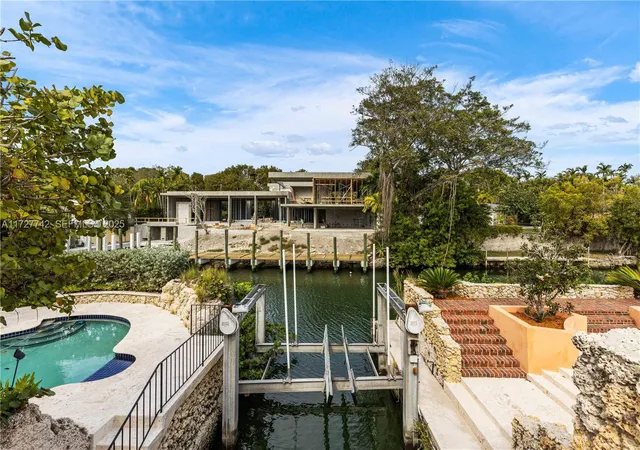 3rd image of 1181 S Alhambra Cir, Coral Gables, FL 33146 | MLS# A11727742