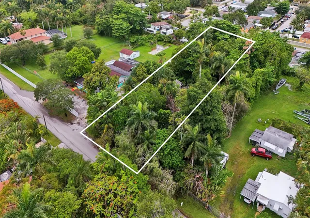 2nd image of 453 Ne 154th St, Miami, FL 33162 | MLS# F10518974