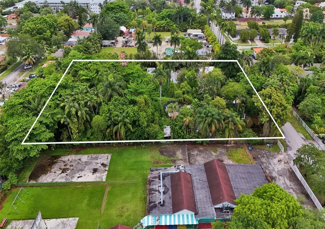 3rd image of 453 Ne 154Th St, Miami, FL 33162 | MLS# F10518974