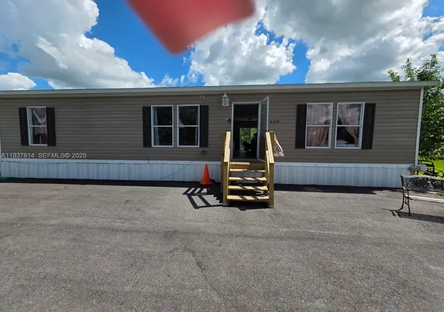 1st image of 648 Avenida Del Sur, Clewiston, FL 33440 | MLS# A11837814