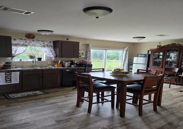 4th image of 648 Avenida Del Sur, Clewiston, FL 33440 | MLS# A11837814