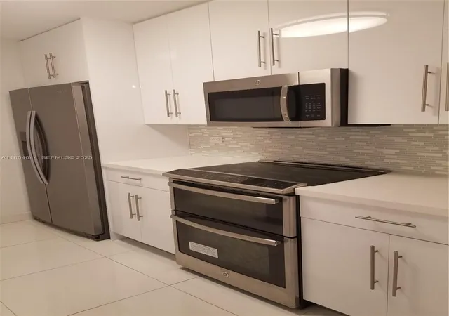 4th image of 2651 Ne 212Th Ter, Miami, FL 33180
