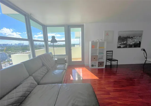 3rd image of 2899 Collins Ave #1420, Miami Beach, FL 33140 | MLS# A11856475