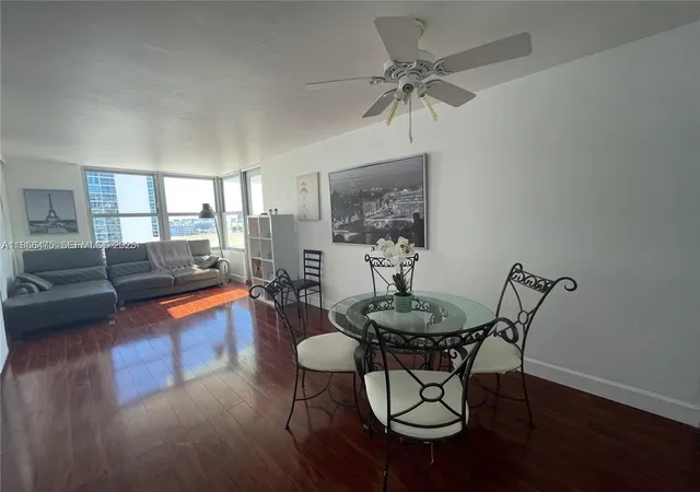 5th image of 2899 Collins Ave #1420, Miami Beach, FL 33140 | MLS# A11856475