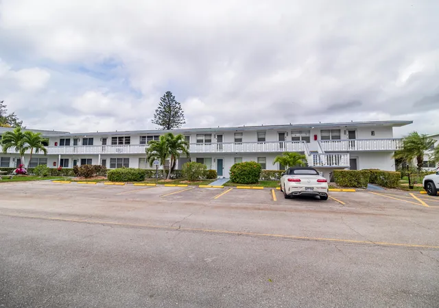 3rd image of 120 Northampton, West Palm Beach, FL 33417