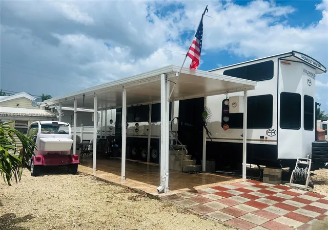 2nd image of 325 Calusa St #Lot 301, Key Largo, FL 33037 | MLS# A11856162