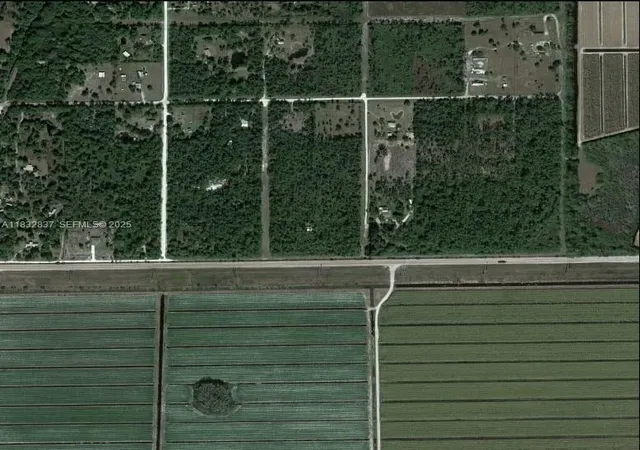 3rd image of 305 Yeehaw Ave, Clewiston, FL 33440 | MLS# A11832837