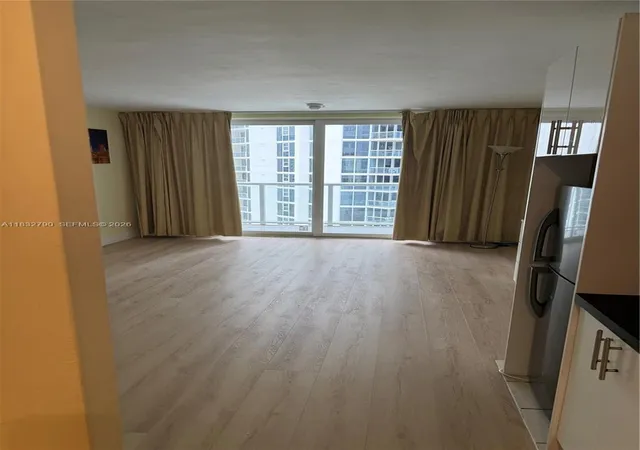 4th image of 19201 Collins Ave #717, Sunny Isles Beach, FL 33160 | MLS# A11832790
