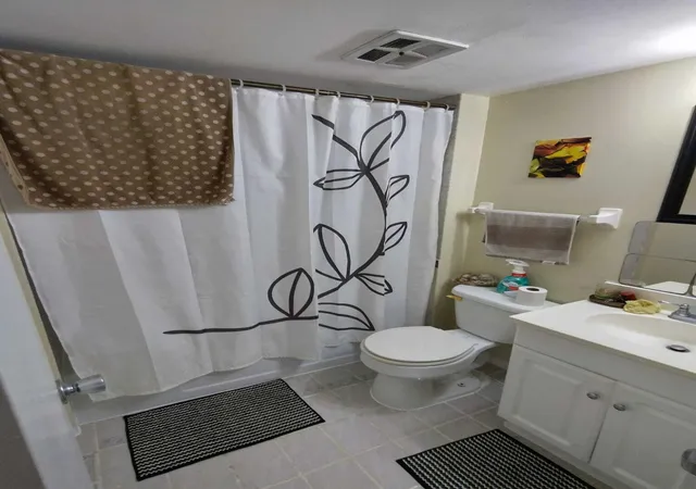 Photo 3 of Condo for sale at 103 Royal Park Dr #3b, Oakland Park, FL 33309 | MLS# R11045417 | Listing updated on 2026-09-23