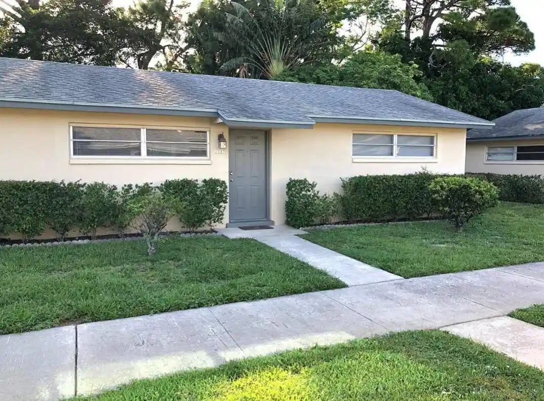 Photo 1 of Townhouse for sale at 5110 Michigan Ave #11b, West Palm Beach, FL 33415 | MLS# R11064368 | Listing updated on 2026-10-27