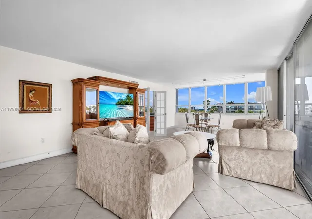 3rd image of 11 Island Ave, Miami Beach, FL 33139