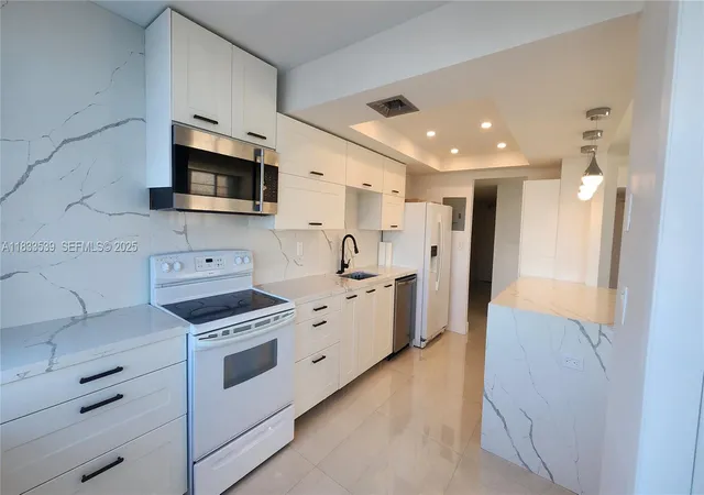 2nd image of 18051 Biscayne Blvd #1705, Aventura, FL 33160 | MLS# A11833539
