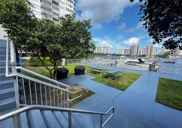 2nd image of 18051 Biscayne Blvd, Aventura, FL 33160