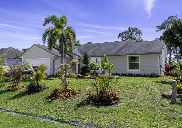 Homes for sale in Port Saint Lucie, FL | 932 Se Damask Ave, Port Saint Lucie, FL 34983 | MLS# R11073620