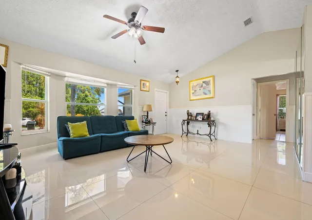 Homes for sale in Port Saint Lucie, FL | 932 Se Damask Ave, Port Saint Lucie, FL 34983 | MLS# R11073620