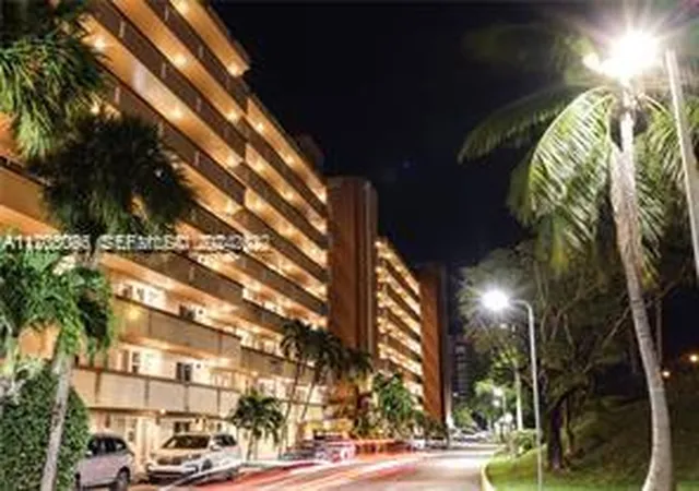 4th image of 1075 Ne Miami Gardens Dr #205, Miami, FL 33179 | MLS# A11705096