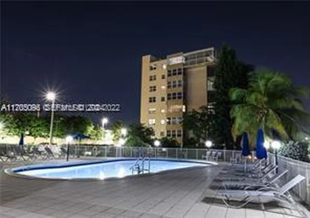 5th image of 1075 Ne Miami Gardens Dr #205, Miami, FL 33179 | MLS# A11705096