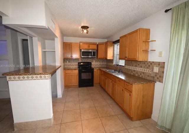 5th image of 7501 Kimberly Blvd #104, North Lauderdale, FL 33068 | MLS# A11859505
