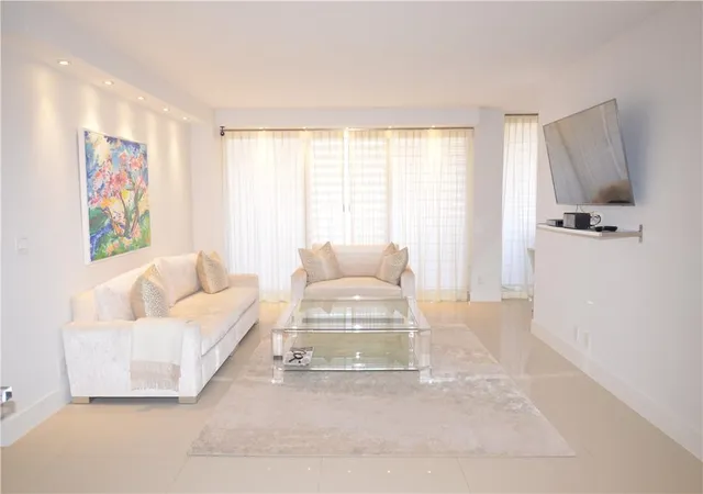 2nd image of 19355 Turnberry Way #7-L, Miami, FL 33180 | MLS# F10474715