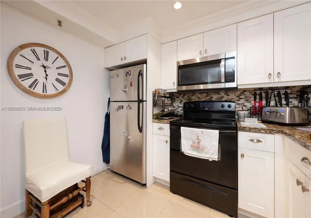 2nd image of 1621 Collins Ave #302, Miami Beach, FL 33139 | MLS# A11859888