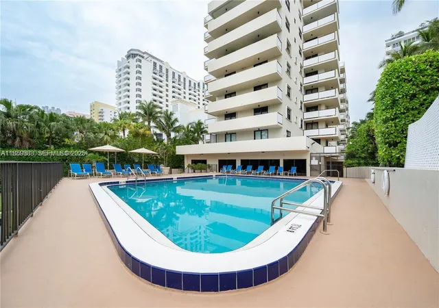 3rd image of 1621 Collins Ave #302, Miami Beach, FL 33139 | MLS# A11859888