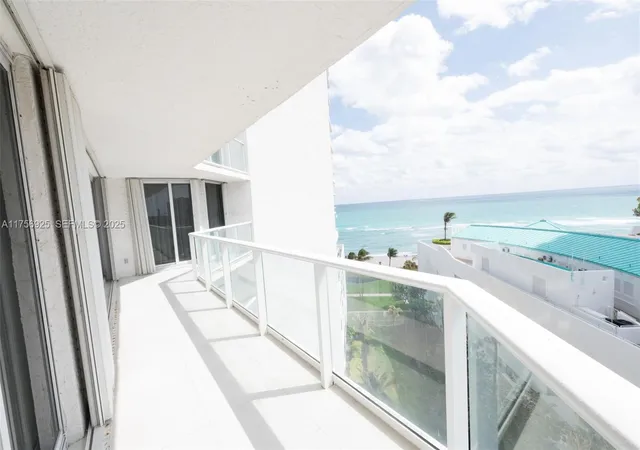 3rd image of 16445 Collins Ave #728, Sunny Isles Beach, FL 33160 | MLS# A11756925