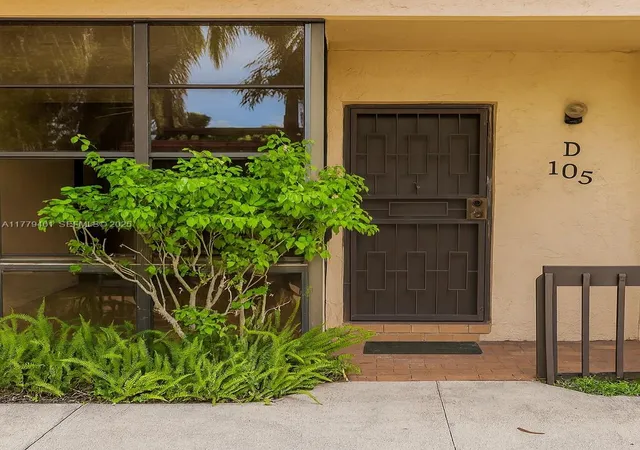 1st image of 800 Ne 199Th St #105D, Miami, FL 33179 | MLS# A11779401