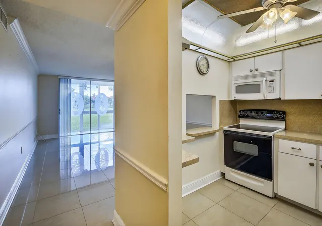 3rd image of 2951 Sunrise Lakes Dr E, Sunrise, FL 33322