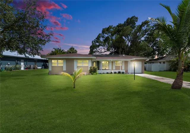 Homes for sale in Cape Coral, FL | 246 Se 44th St, Cape Coral, FL 33904 | MLS# A11859907