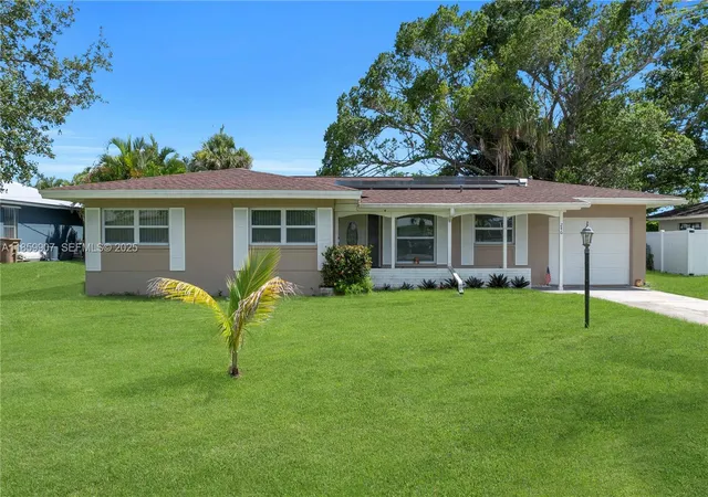 Homes for sale in Cape Coral, FL | 246 Se 44Th St, Cape Coral, FL 33904 | MLS# A11859907